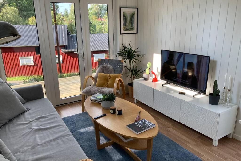 Cabin In The Woods, Close To Lake Maelaren Eskilstuna Extérieur photo