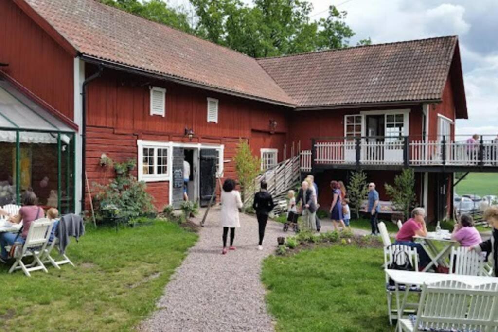 Cabin In The Woods, Close To Lake Maelaren Eskilstuna Extérieur photo