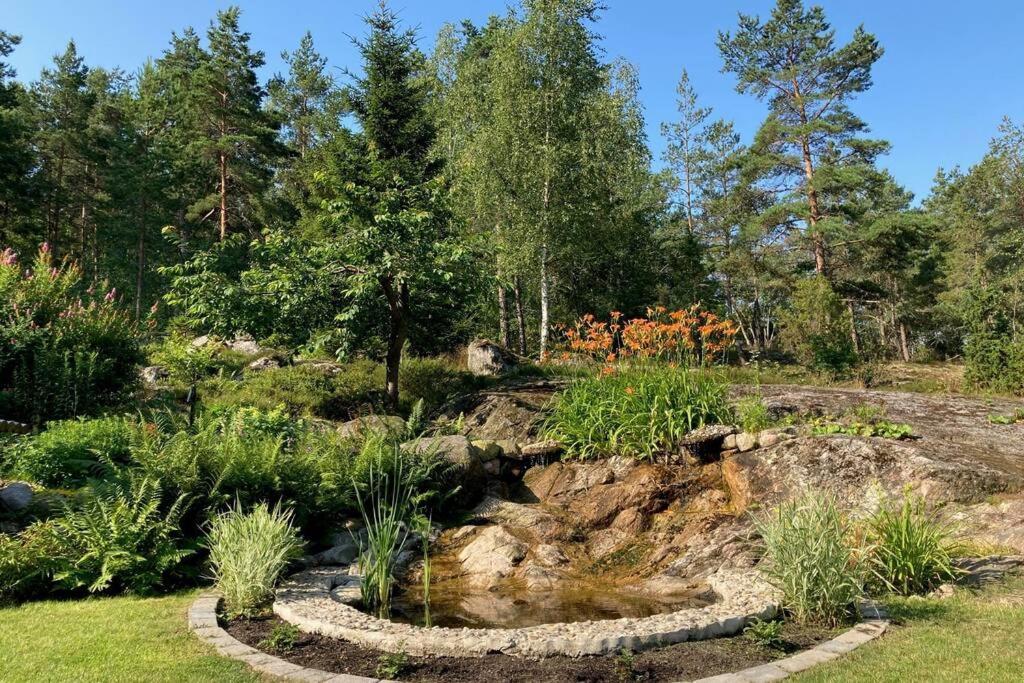 Cabin In The Woods, Close To Lake Maelaren Eskilstuna Extérieur photo