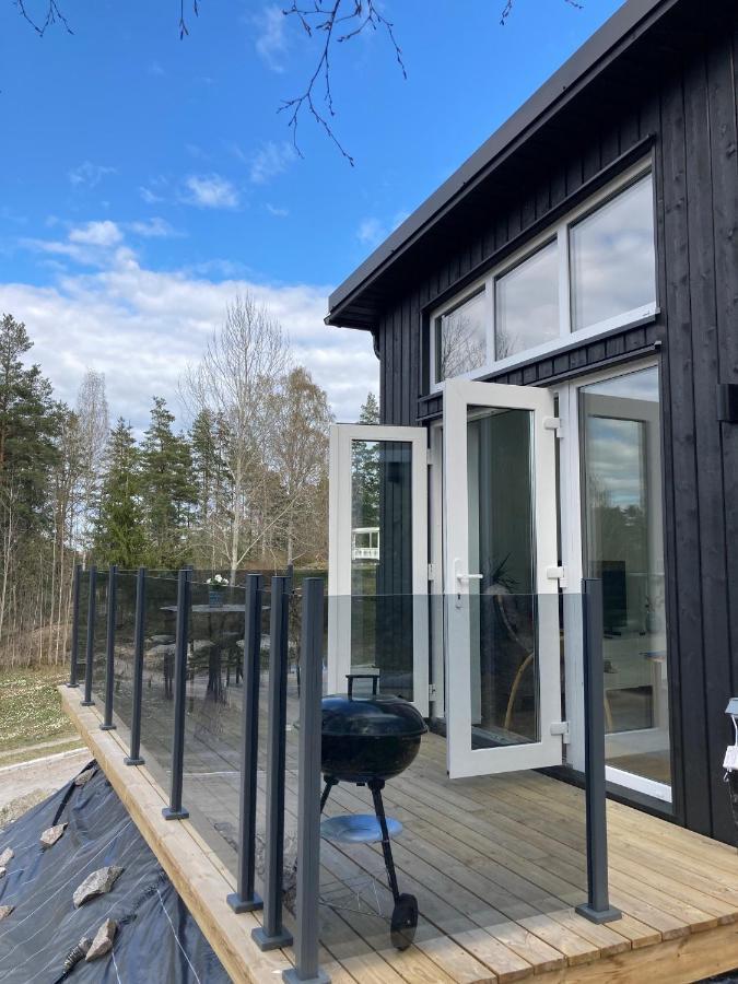 Cabin In The Woods, Close To Lake Maelaren Eskilstuna Extérieur photo